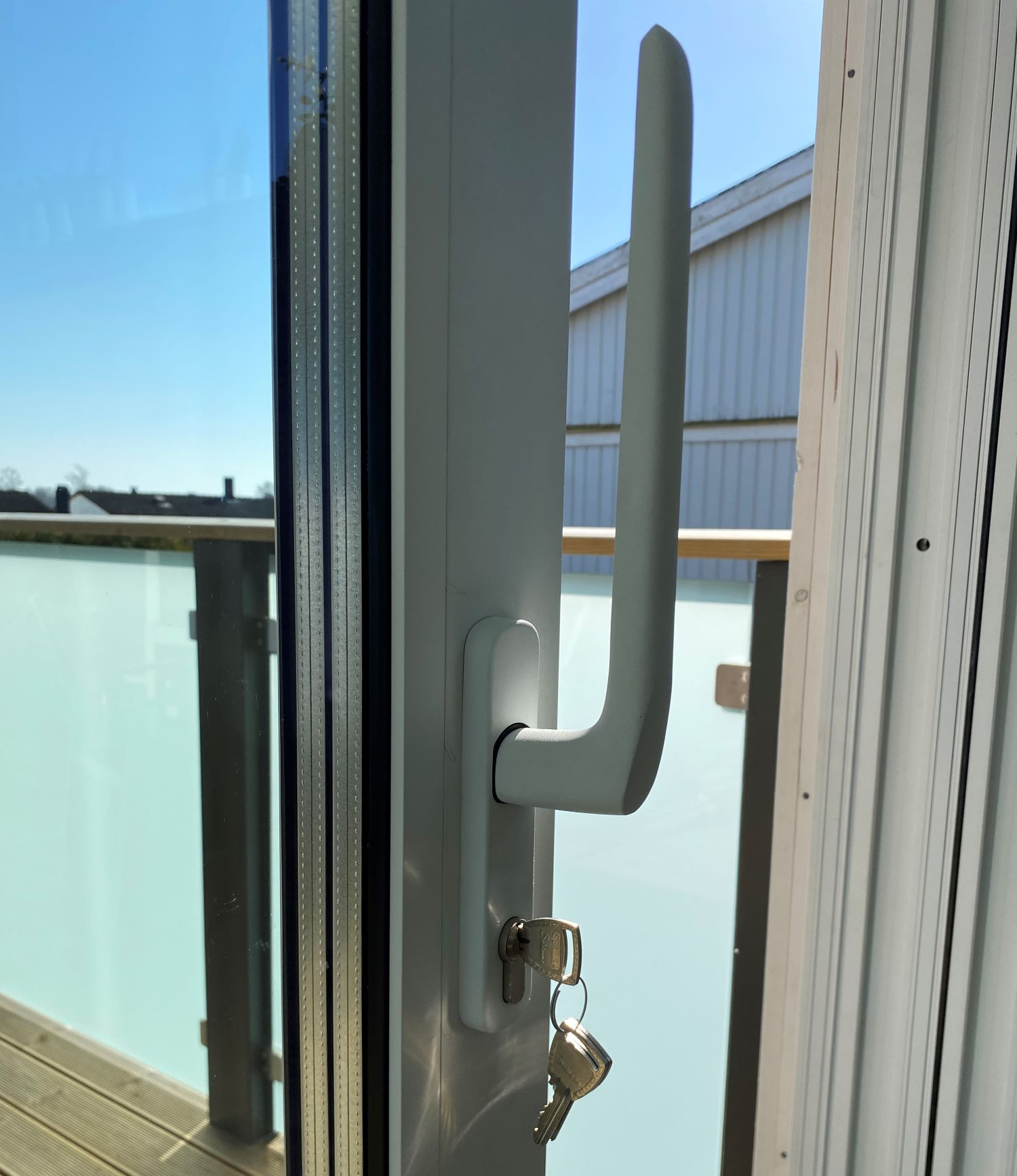 Fasad M100 vridhandtag med nyckellås för skjutdörr till fristående uterum. | Mekoflex Uterum